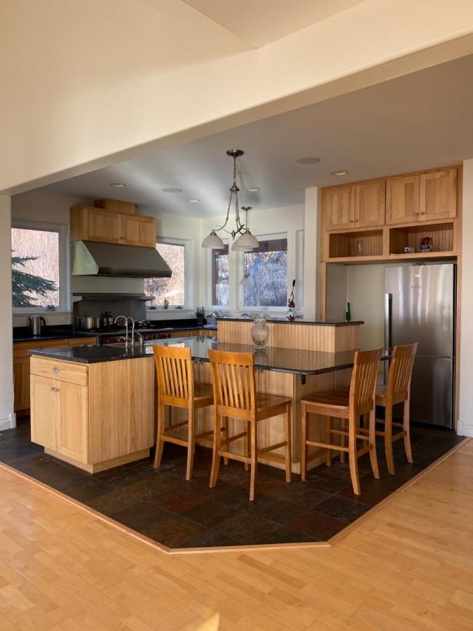 Frenchy'S Adventure Bed And Breakfast Anchorage Exterior photo