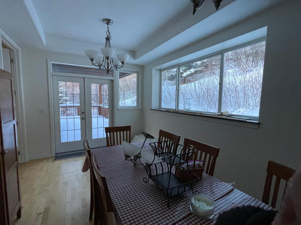 Frenchy'S Adventure Bed And Breakfast Anchorage Exterior photo