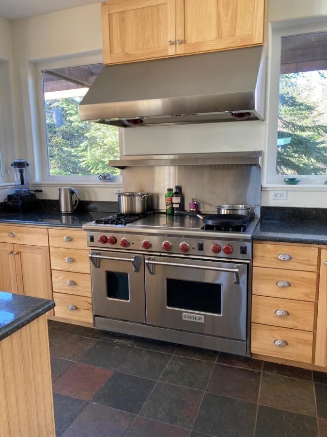 Frenchy'S Adventure Bed And Breakfast Anchorage Exterior photo