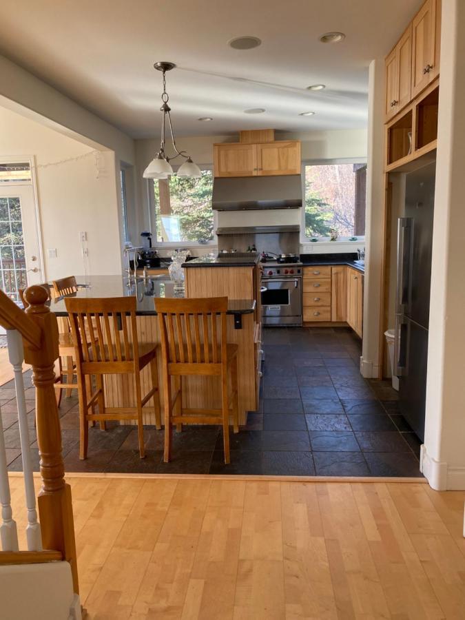 Frenchy'S Adventure Bed And Breakfast Anchorage Exterior photo