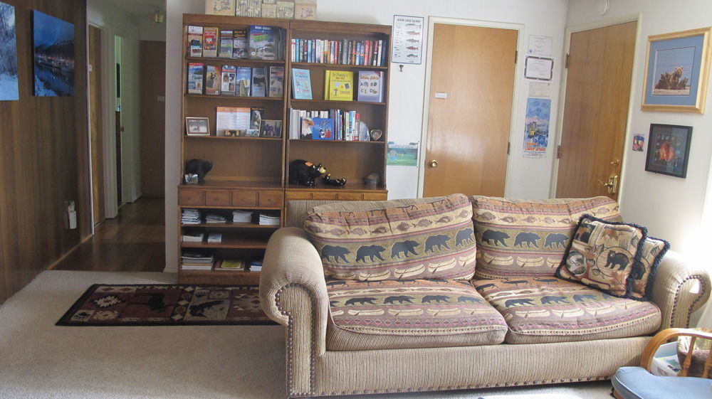 Frenchy'S Adventure Bed And Breakfast Anchorage Exterior photo