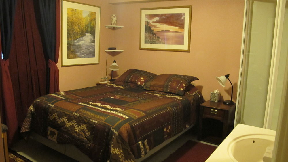 Frenchy'S Adventure Bed And Breakfast Anchorage Exterior photo