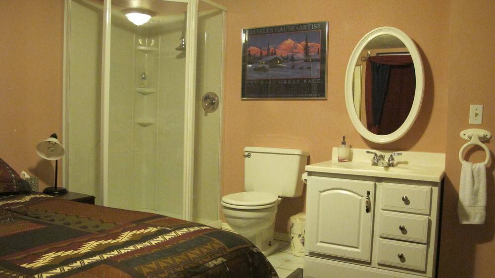 Frenchy'S Adventure Bed And Breakfast Anchorage Exterior photo